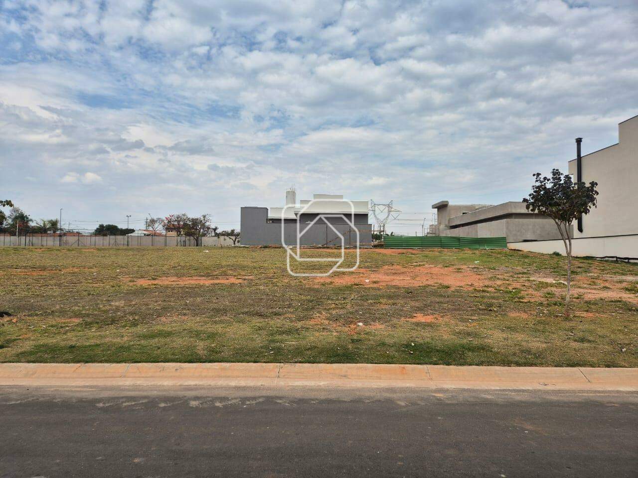 Terreno à venda em Indaiatuba - SP - Jardim Villa Sapezal: Visão geral do terreno