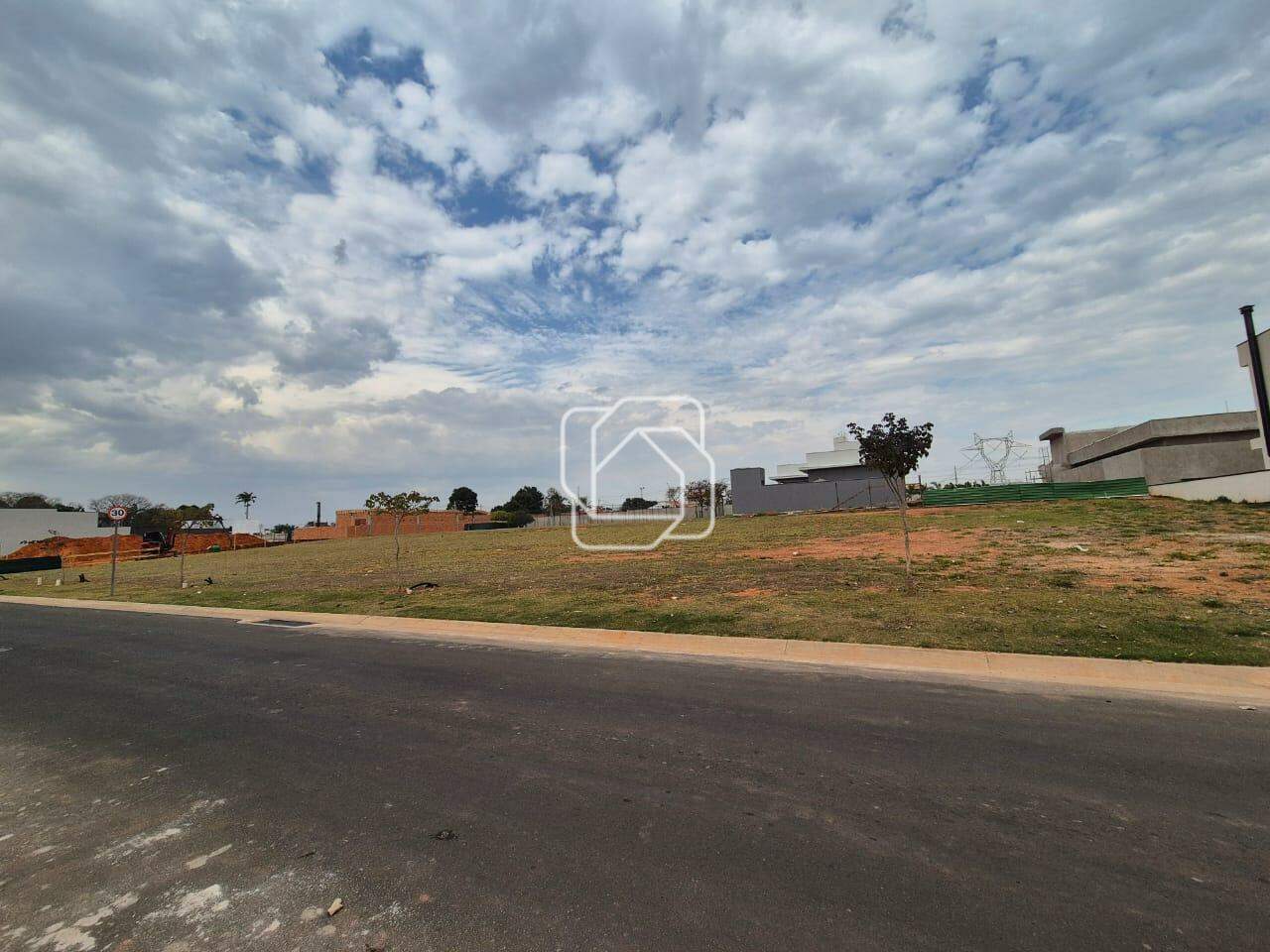 Terreno à venda em Indaiatuba - SP - Jardim Villa Sapezal: Visão geral do terreno