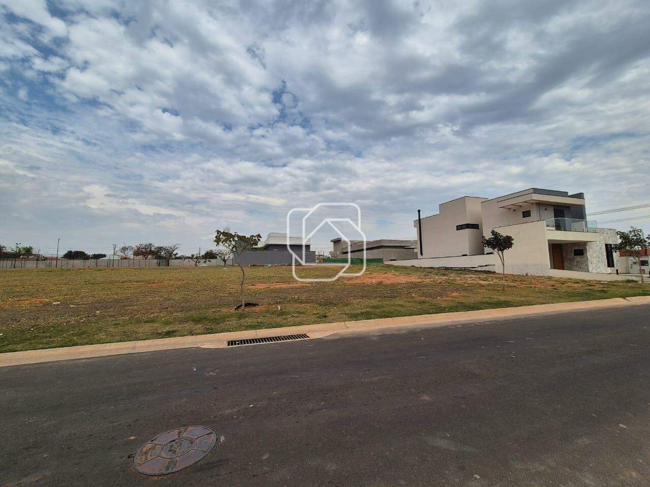 Terreno à venda em Indaiatuba - SP - Jardim Villa Sapezal: Visão geral do terreno