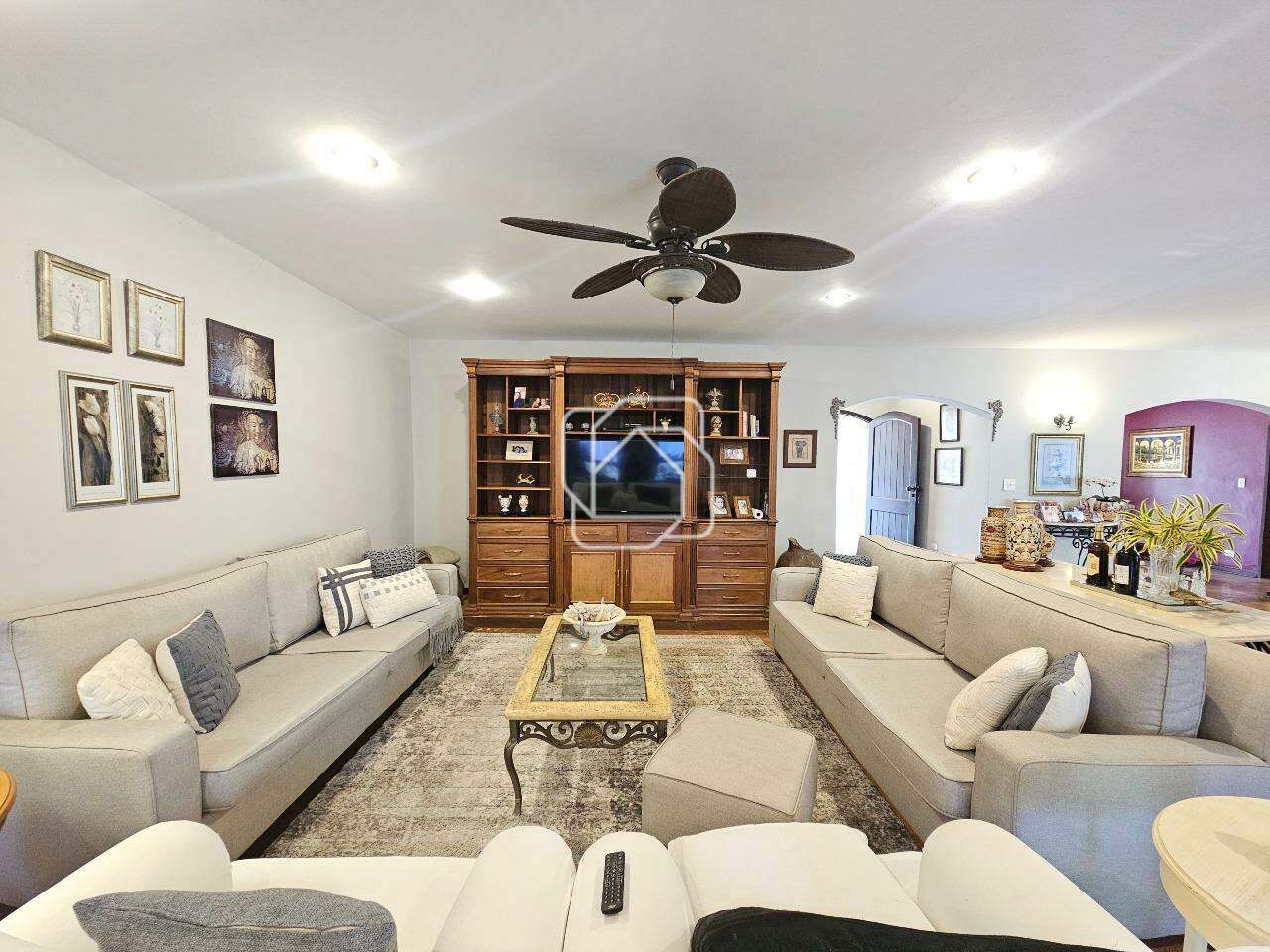 Casa de Condomínio à venda em Indaiatuba - SP - Colinas do Mosteiro de Itaici: Sala de TV