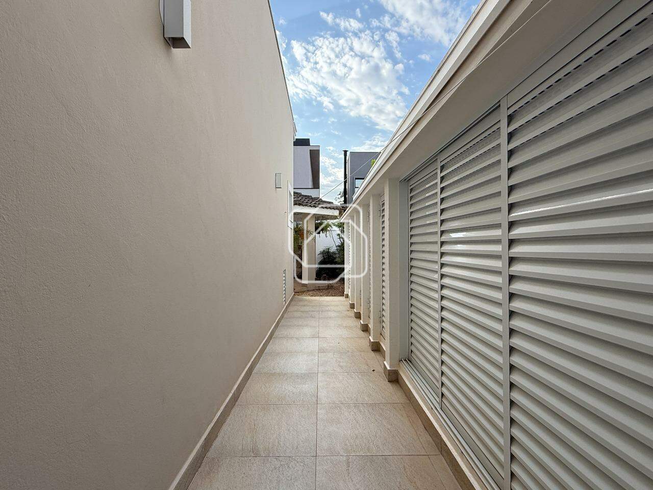 Casa de Condomínio à venda em Indaiatuba - SP - Jardim Residencial Santa Clara: Corredor