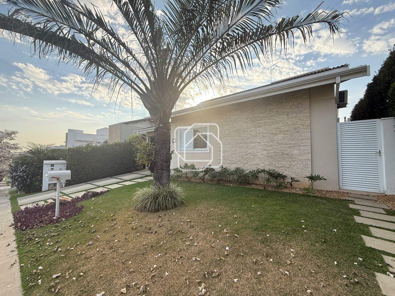 Casa de Condomínio à venda em Indaiatuba - SP - Jardim Residencial Santa Clara: Fachada