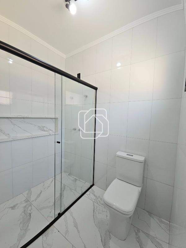 Casa de Condomínio à venda em Indaiatuba - SP - Vale das Laranjeiras: Banheiro