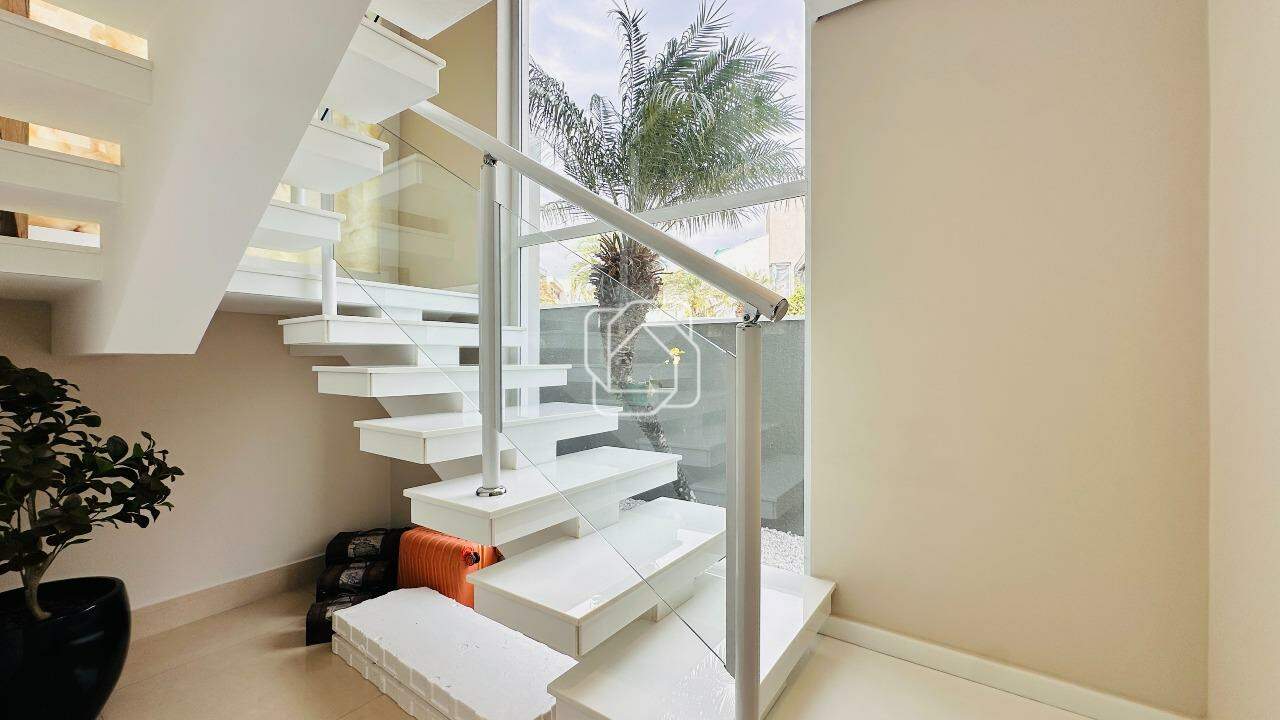 Casa de Condomínio à venda em Indaiatuba - SP - Jardim Vila Paradiso: Escadas