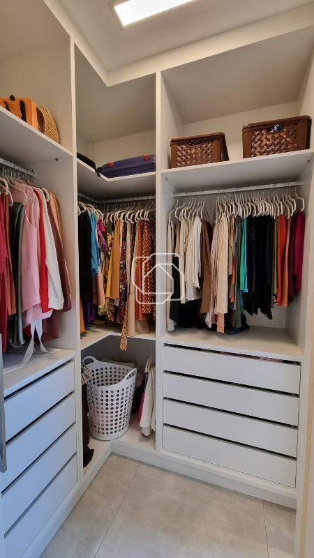 Casa de Condomínio para aluguel em Indaiatuba - SP - Residencial Duas Marias: Closet Suíte 2