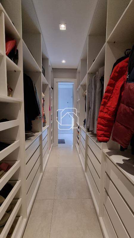 Casa de Condomínio para aluguel em Indaiatuba - SP - Residencial Duas Marias: Closet Suíte Master
