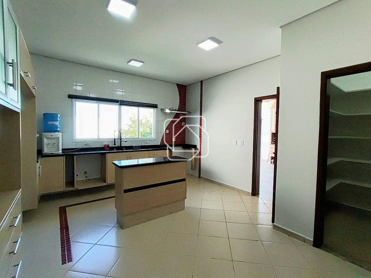Casa de Condomínio para aluguel em Itu - SP - Portal da Vila Rica : Cozinha com despensa