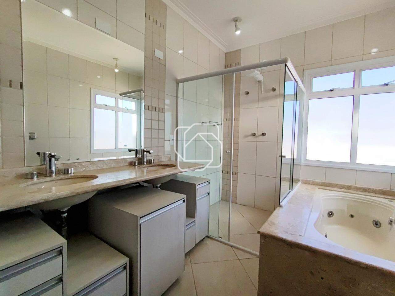 Casa de Condomínio para aluguel em Itu - SP - Portal da Vila Rica : Banheiro da suíte master