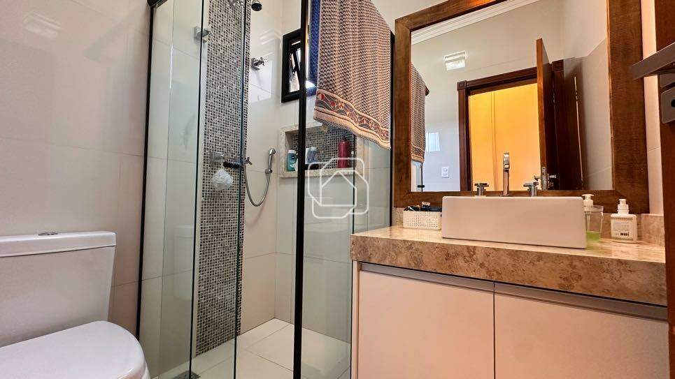 Casa de Condomínio à venda em Indaiatuba - SP - Jardim Residencial Santa Clara: Banheiro