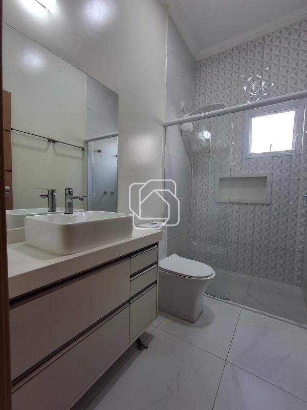 Casa de Condomínio para aluguel em Indaiatuba - SP - Jardim Residencial Dona Maria José: banheiro suite