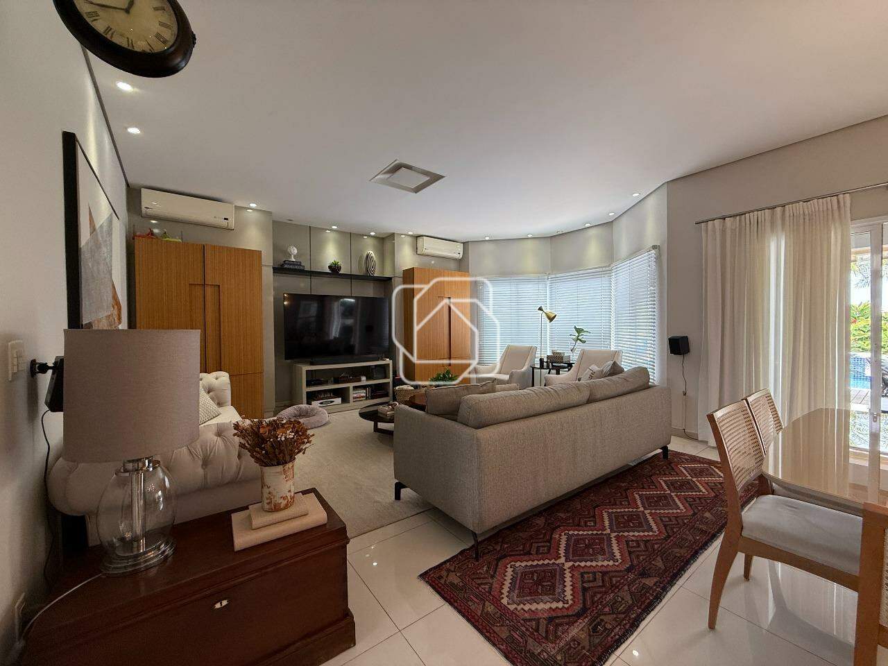 Casa de Condomínio à venda em Indaiatuba - SP - Ville Coudert: Sala de estar