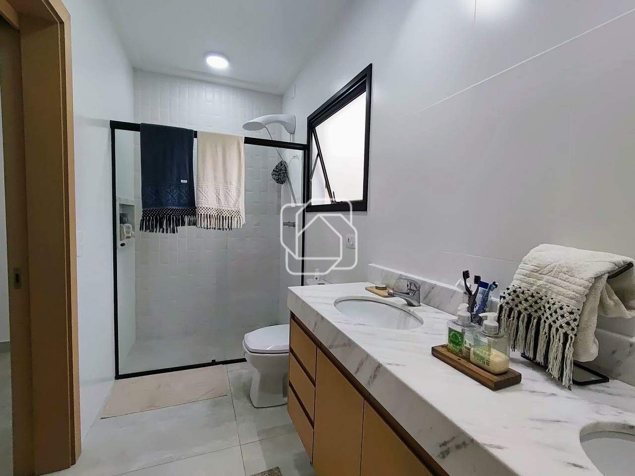 Casa de Condomínio à venda em Itu - SP - Condomínio Portal de Itu: Banheiro da Suíte master