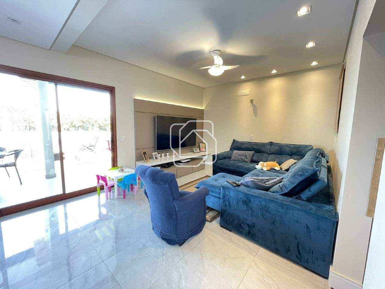 Casa de Condomínio à venda em Indaiatuba - SP - Jardim Residencial Alto de Itaici: Sala de estar