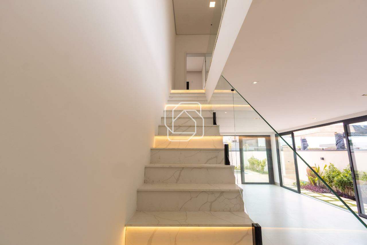 Casa de Condomínio à venda em Indaiatuba - SP - Jardim Villa Sapezal: Escala para Piso Superior