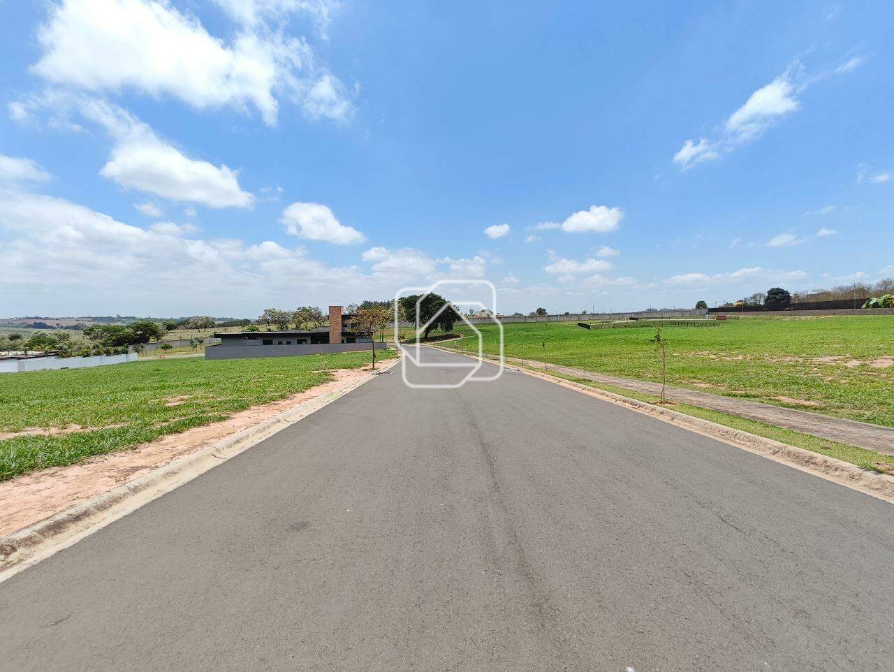 Terreno à venda em Indaiatuba - SP - Reserva Petrus: Rua do terreno