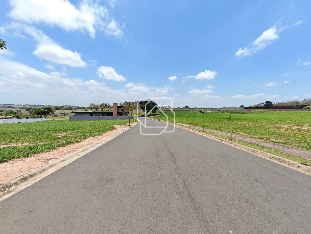 Terreno à venda em Indaiatuba - SP - Reserva Petrus: Rua do terreno