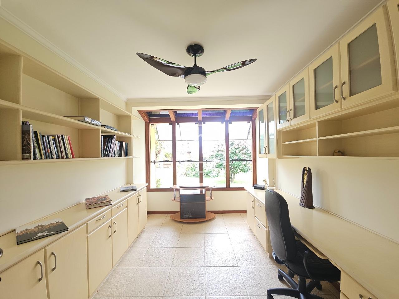 Casa de Condomínio à venda em Indaiatuba - SP - Recanto das Flores: Escritório