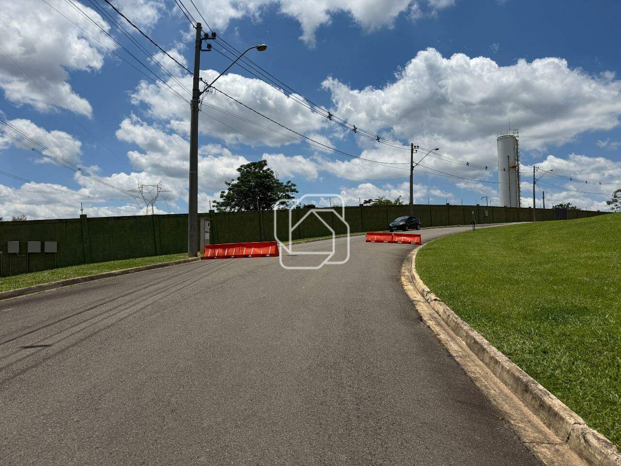 Terreno à venda em Indaiatuba - SP - Jardins do Golfe Residencial Indaiatuba: Rua do terreno