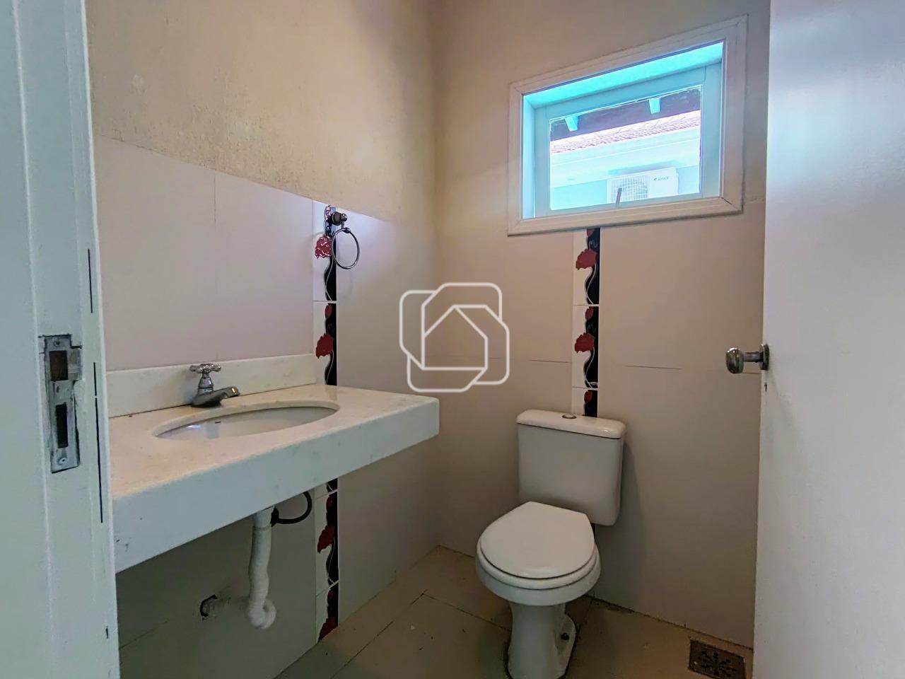 Casa de Condomínio à venda em Itu - SP - Condomínio Parque do Varvito: Lavabo externo