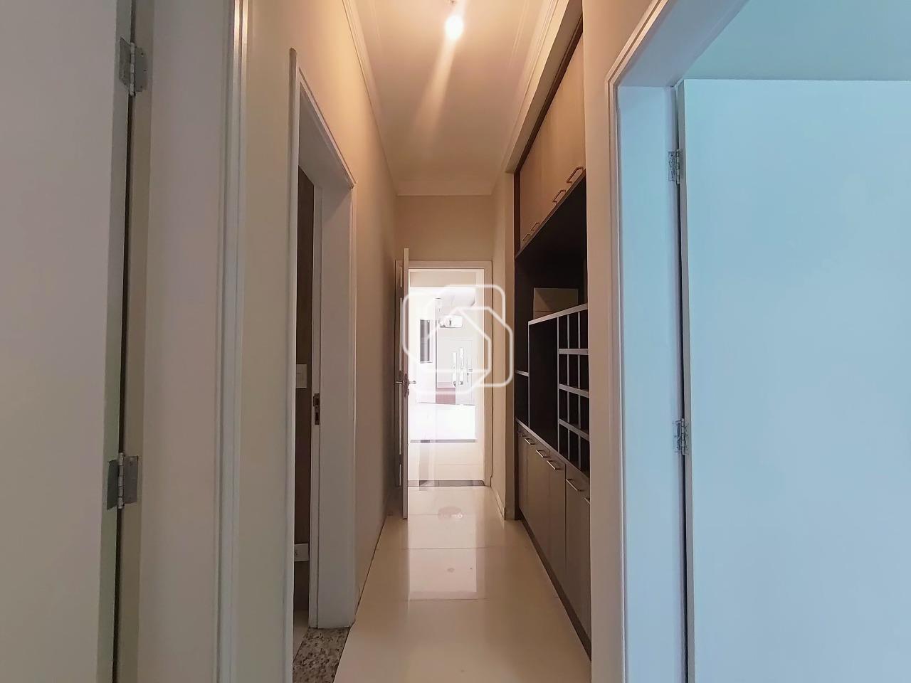 Casa de Condomínio à venda em Itu - SP - Condomínio Parque do Varvito: Corredor da área íntima