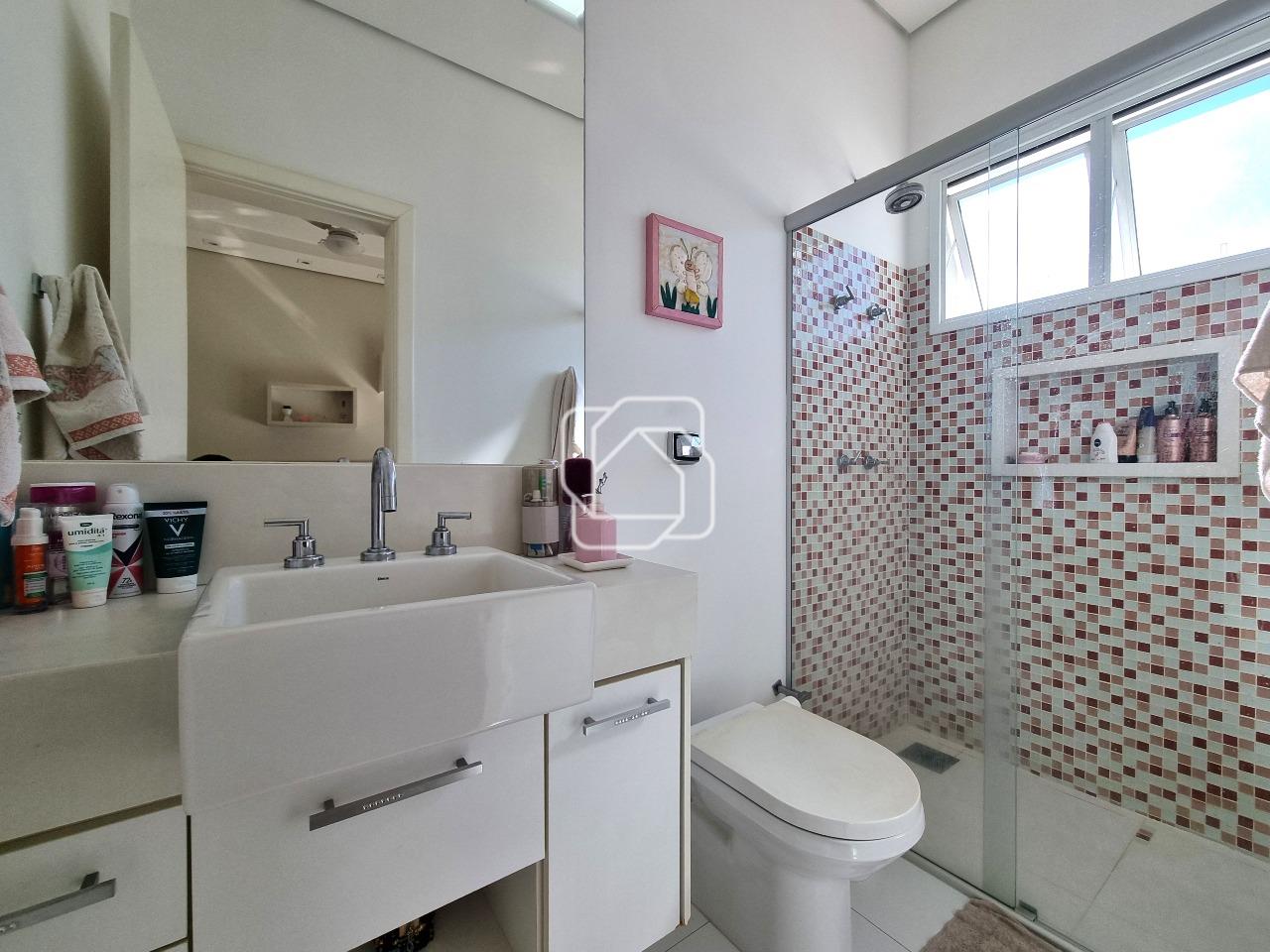 Casa de Condomínio à venda em Indaiatuba - SP - Residencial Beira da Mata: Banheiro