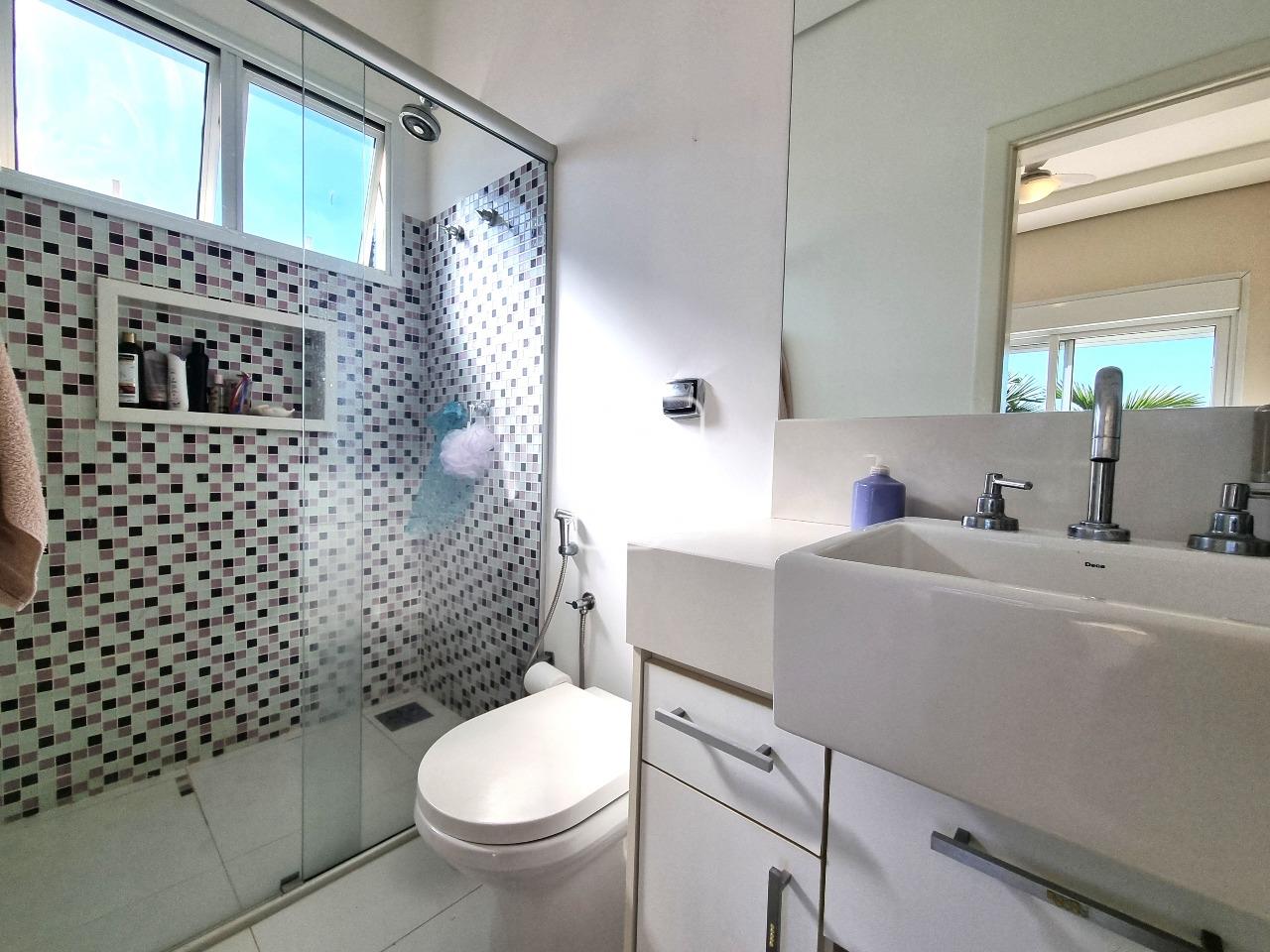 Casa de Condomínio à venda em Indaiatuba - SP - Residencial Beira da Mata: Banheiro