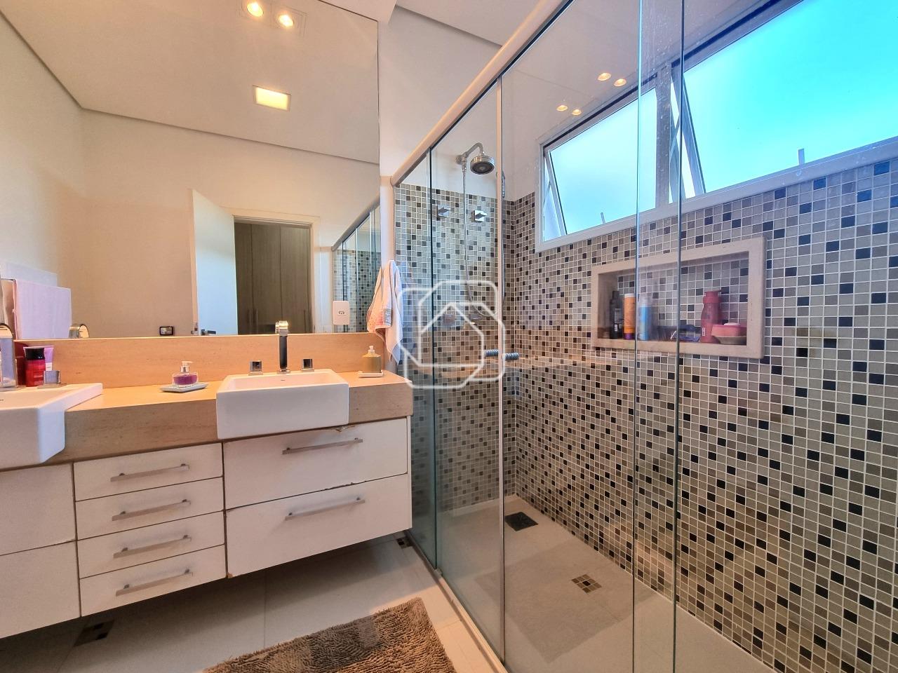 Casa de Condomínio à venda em Indaiatuba - SP - Residencial Beira da Mata: Banheiro