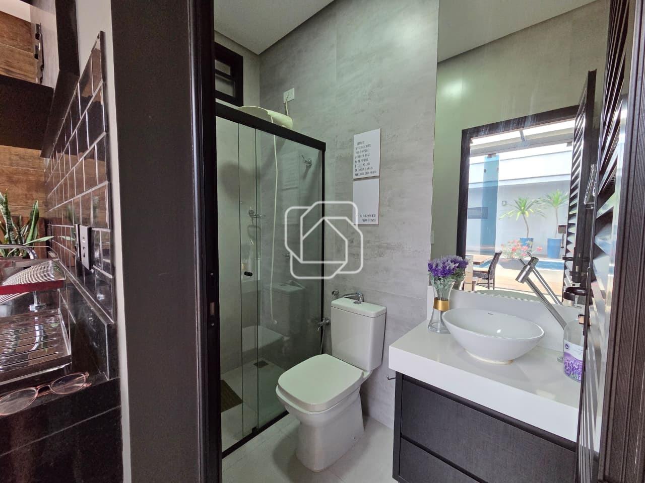 Casa de Condomínio à venda em Indaiatuba - SP - Jardim Residencial Dona Lucilla: Banheiro