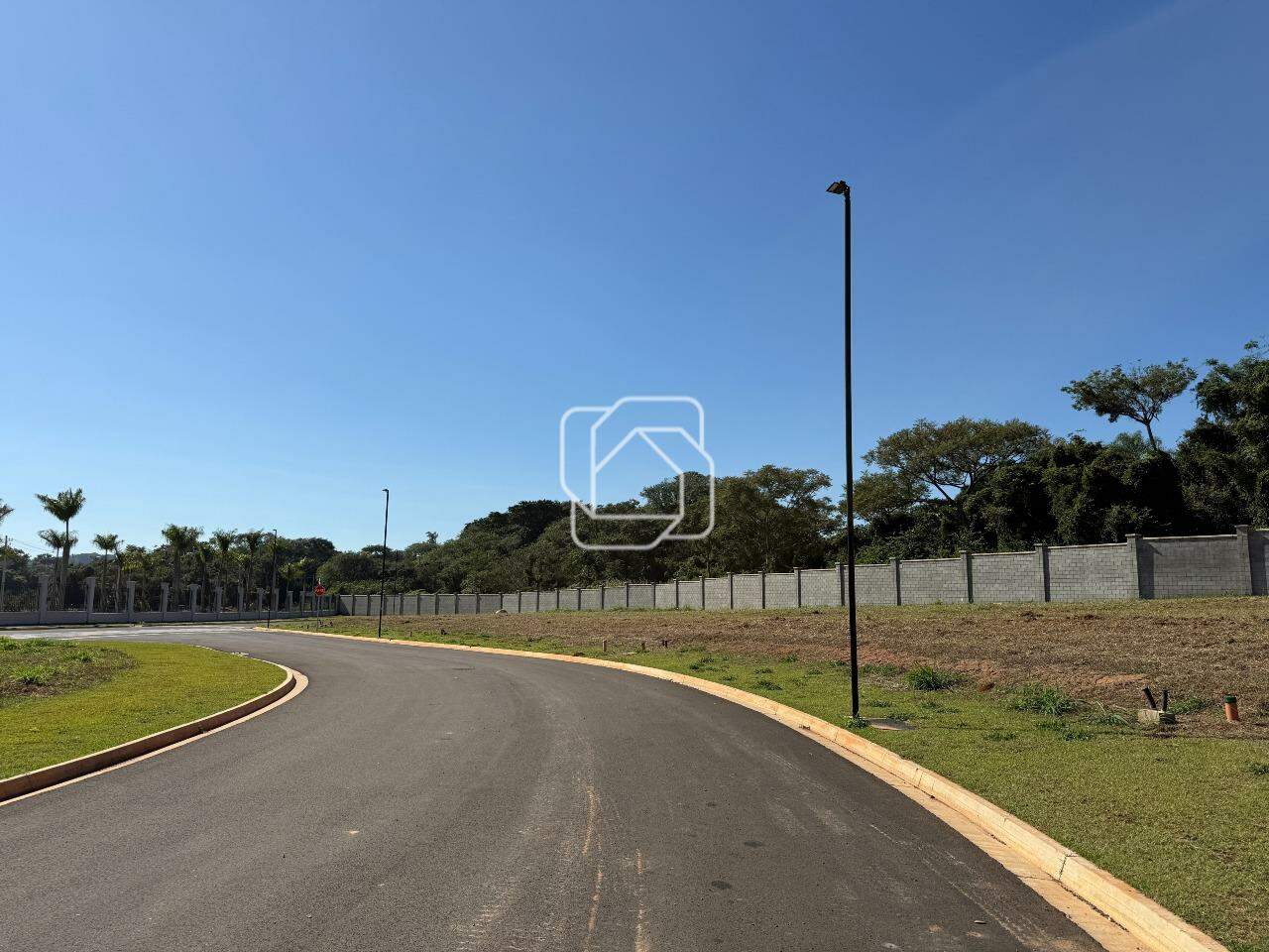 Terreno à venda em Indaiatuba - SP - Quinta do Lago: Rua do terreno