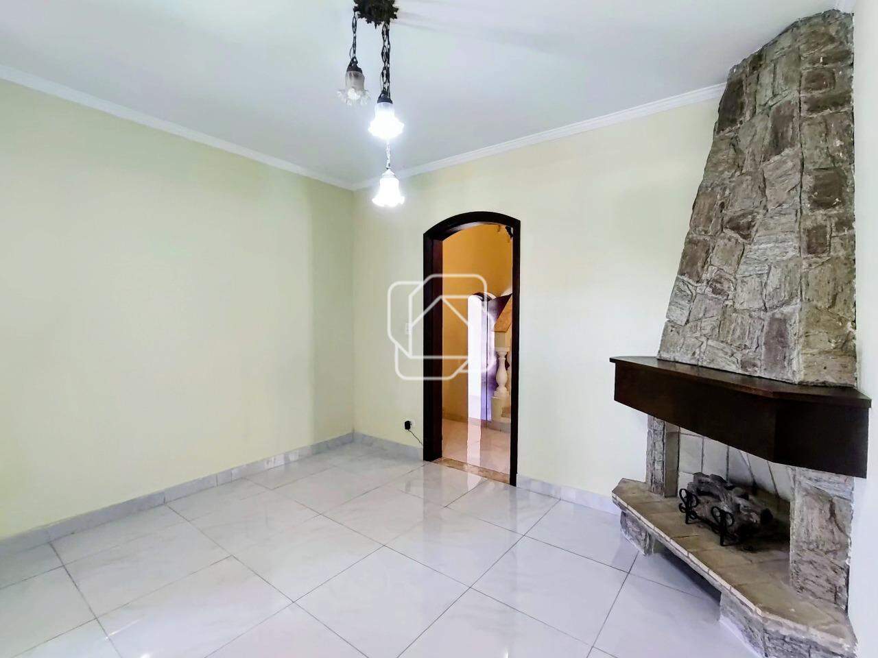 Casa de Condomínio à venda em Itu - SP - Condomínio Portal de Itu: Sala íntima com lareira