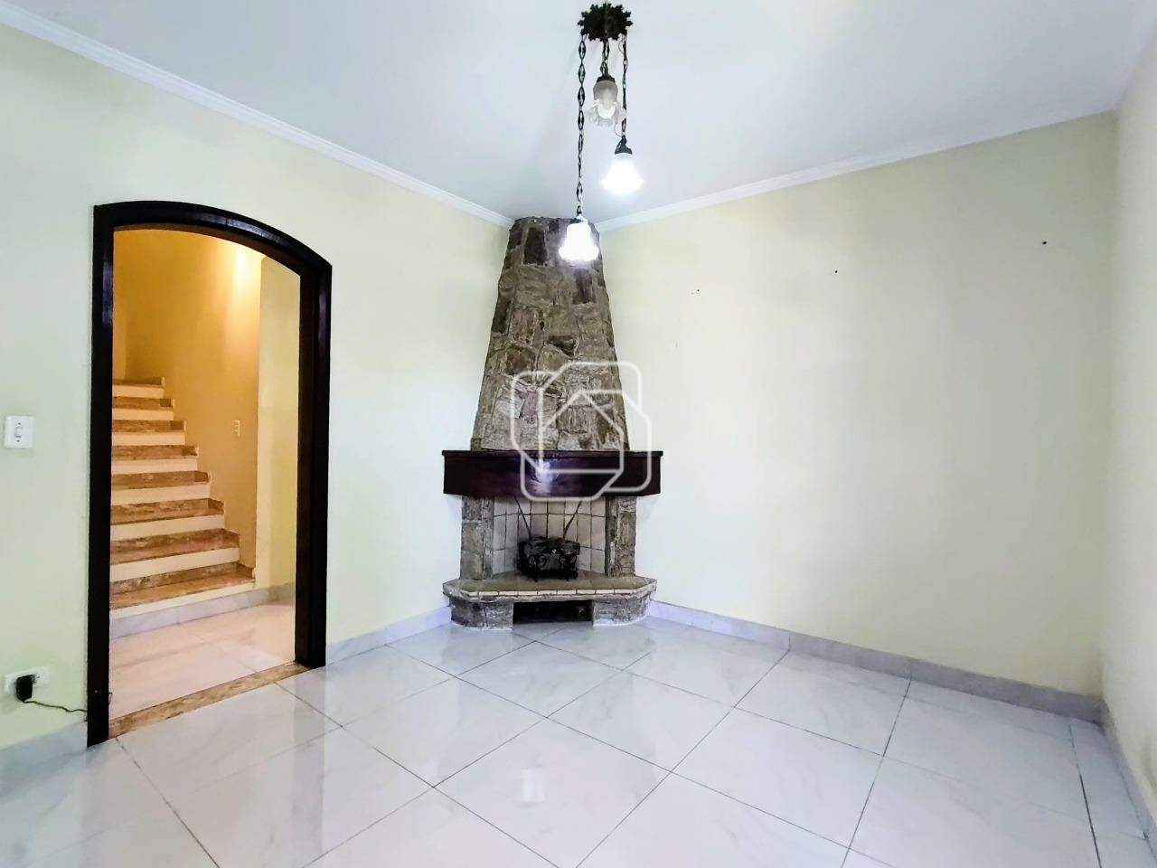 Casa de Condomínio à venda em Itu - SP - Condomínio Portal de Itu: Sala íntima com lareira