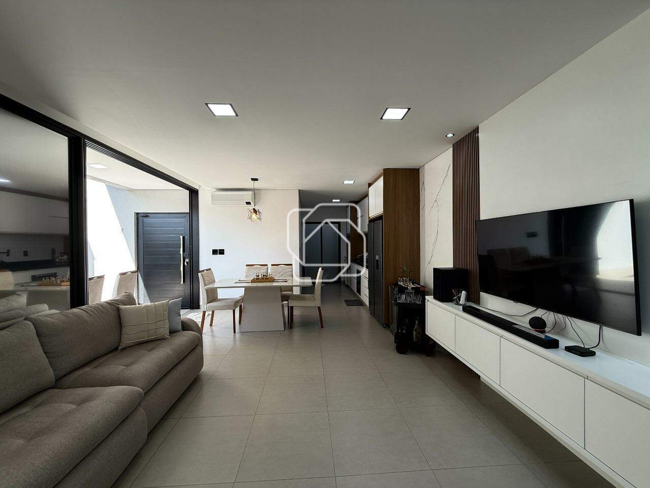 Casa de Condomínio à venda em Salto - SP - Village Moutonnée: Sala de estar