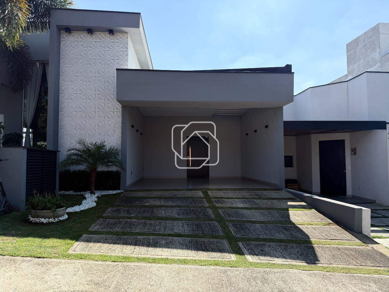 Casa de Condomínio à venda em Salto - SP - Village Moutonnée: Fachada