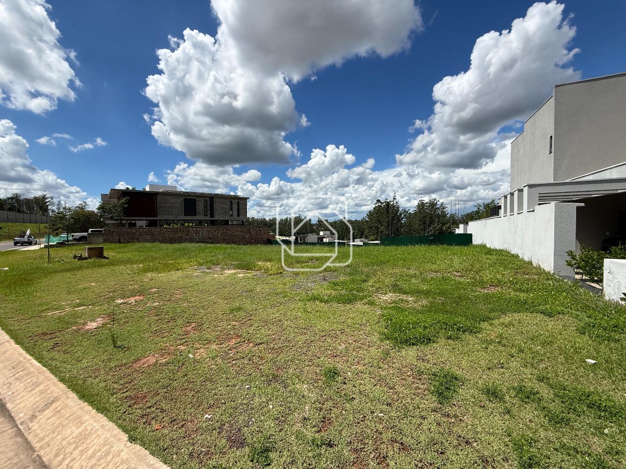Terreno à venda em Indaiatuba - SP - Parque Villa dos Pinheiros: Visão geral do terreno