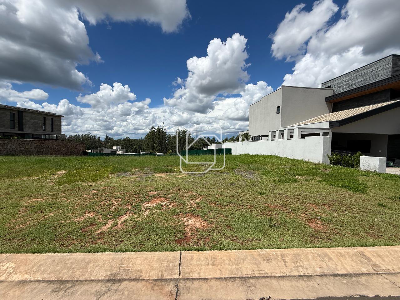 Terreno à venda em Indaiatuba - SP - Parque Villa dos Pinheiros: Visão geral do terreno