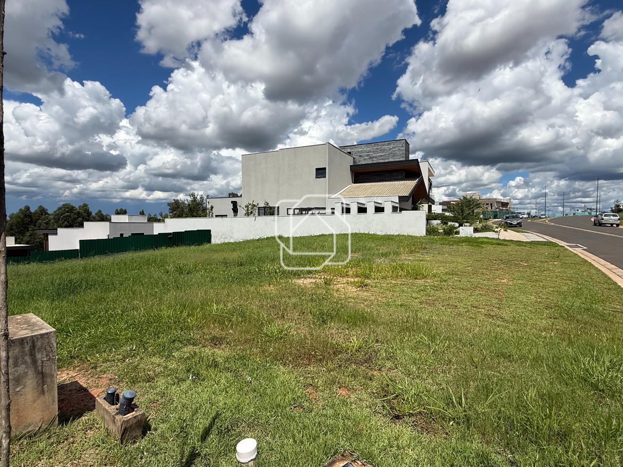 Terreno à venda em Indaiatuba - SP - Parque Villa dos Pinheiros: Visão geral do terreno