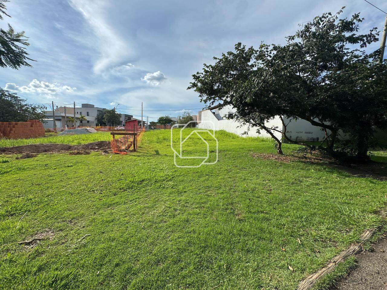 Terreno à venda em Salto - SP - Residencial Lagos D’Icaraí: 