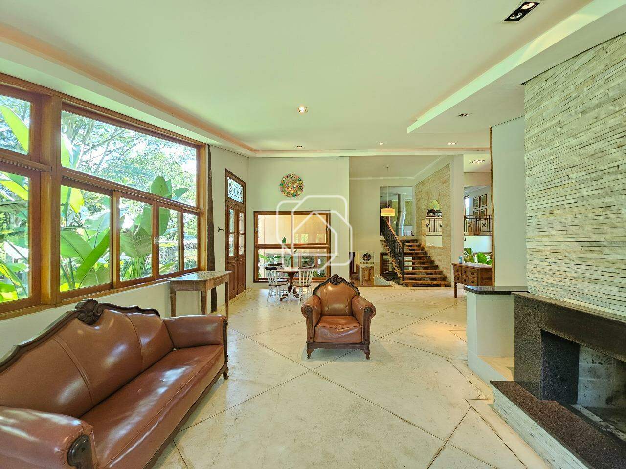 Casa de Condomínio à venda em Indaiatuba - SP - Recanto dos Pássaros: Sala de estar