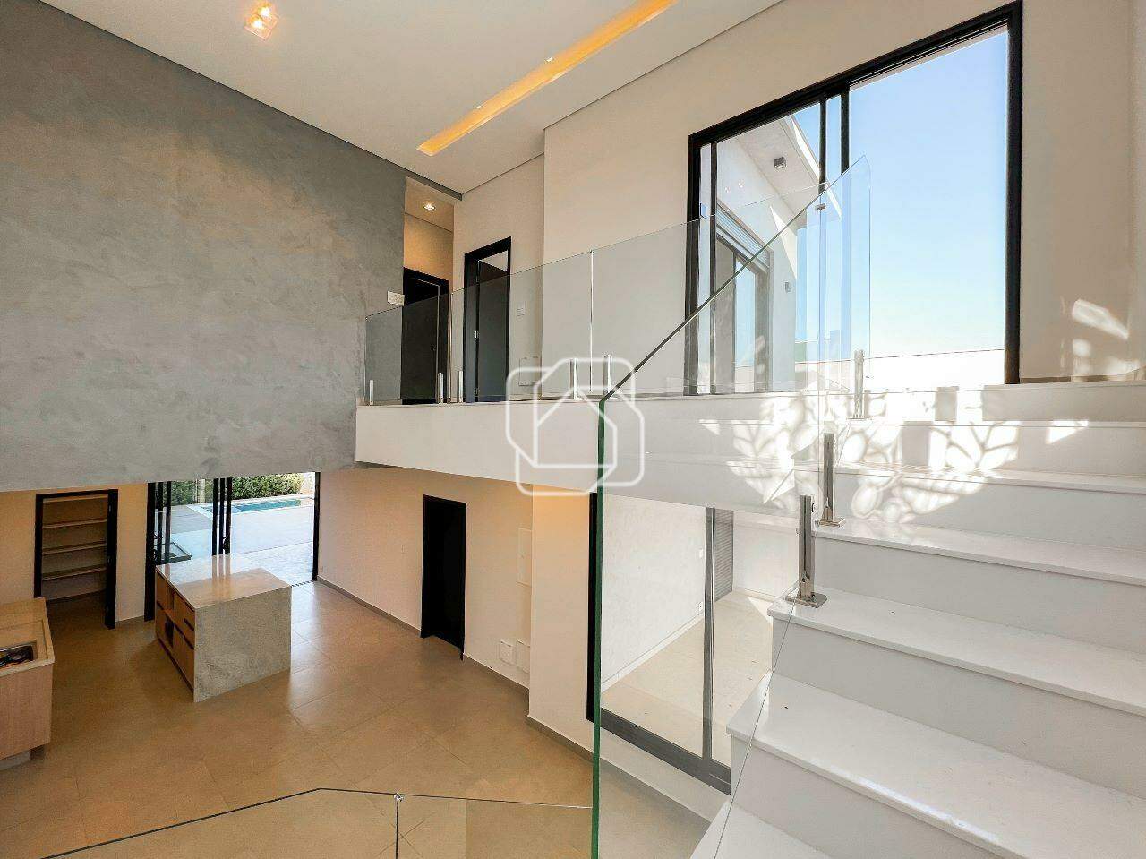 Casa de Condomínio para aluguel em Itu - SP - Condomínio Residencial Mont Blanc: Acesso ao piso superior