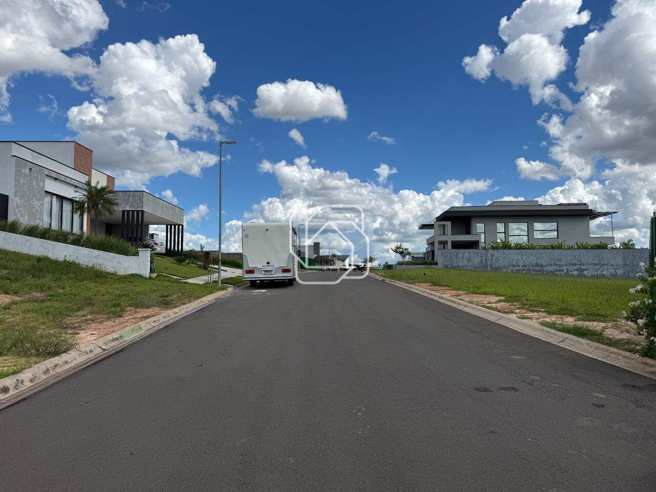 Terreno à venda em Indaiatuba - SP - Reserva Petrus: Rua do terreno
