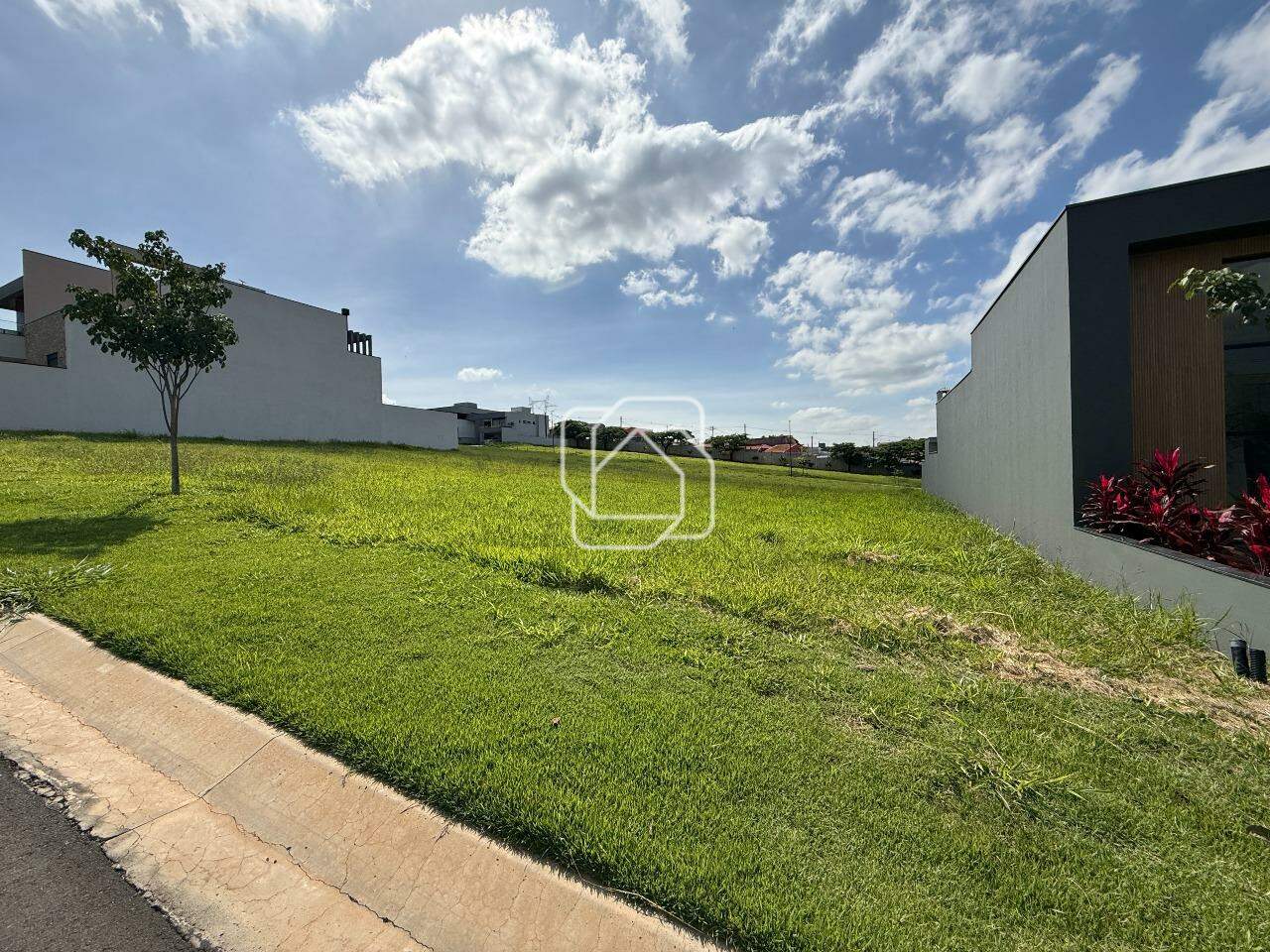 Terreno à venda em Indaiatuba - SP - Jardim Villa Sapezal: Visão geral do terreno
