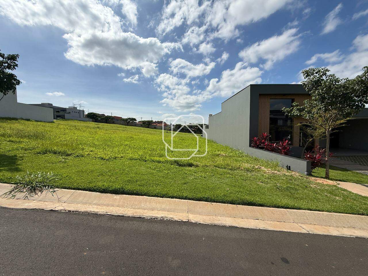 Terreno à venda em Indaiatuba - SP - Jardim Villa Sapezal: Visão geral do terreno