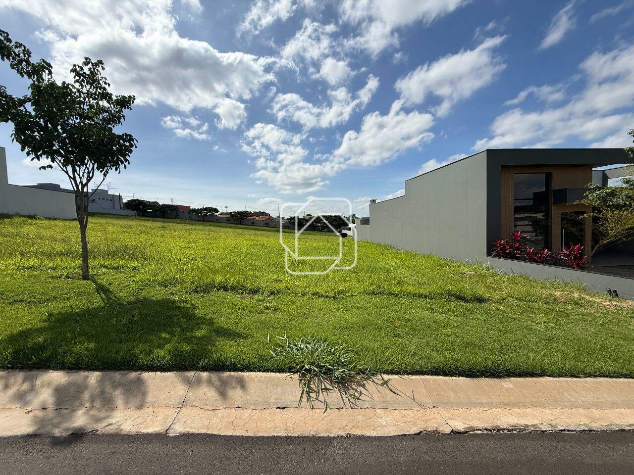 Terreno à venda em Indaiatuba - SP - Jardim Villa Sapezal: Visão geral do terreno
