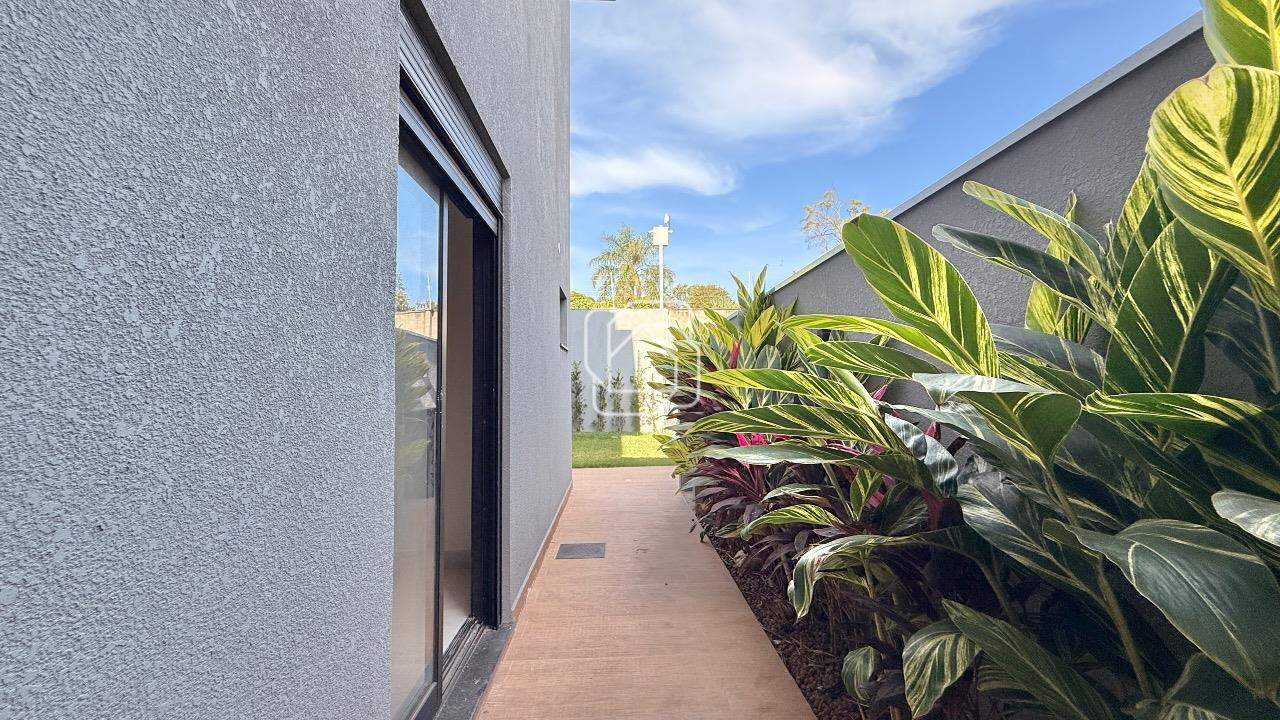 Casa de Condomínio à venda em Indaiatuba - SP - Residencial Milano: Corredor lateral