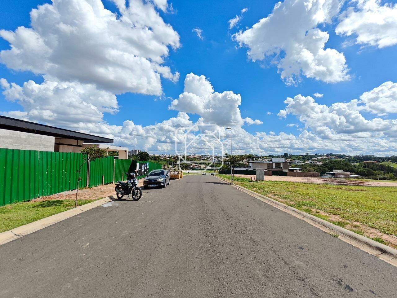 Terreno à venda em Indaiatuba - SP - Reserva Petrus: Rua do terreno