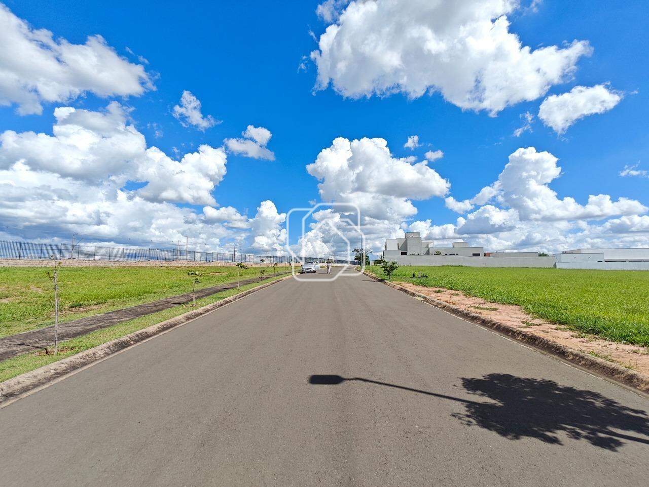 Terreno à venda em Indaiatuba - SP - Reserva Petrus: Rua do terreno