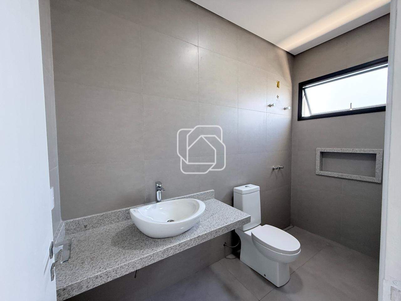 Casa de Condomínio à venda em Salto - SP - Residencial Lagos D’Icaraí: Banheiro