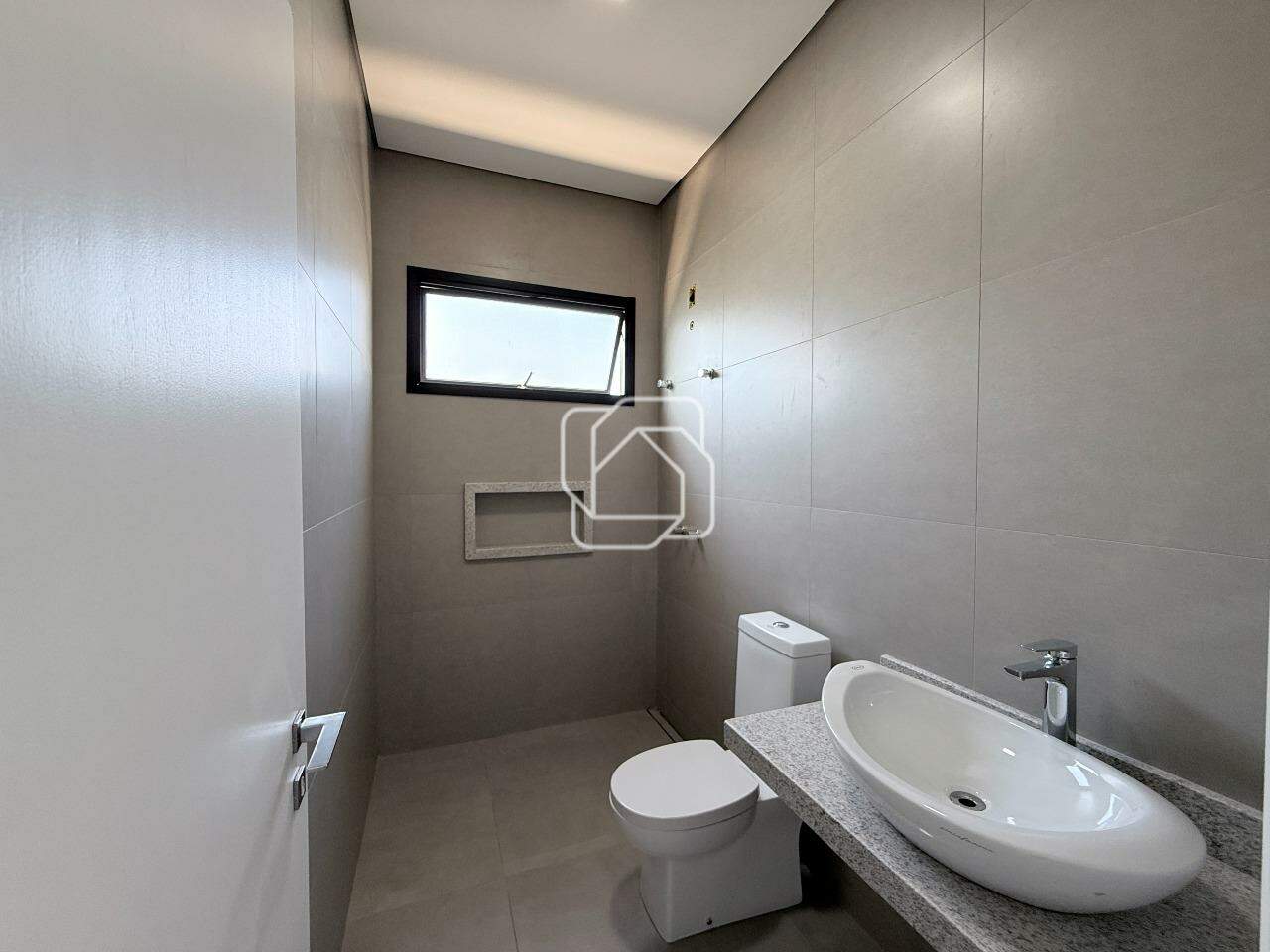 Casa de Condomínio à venda em Salto - SP - Residencial Lagos D’Icaraí: Banheiro