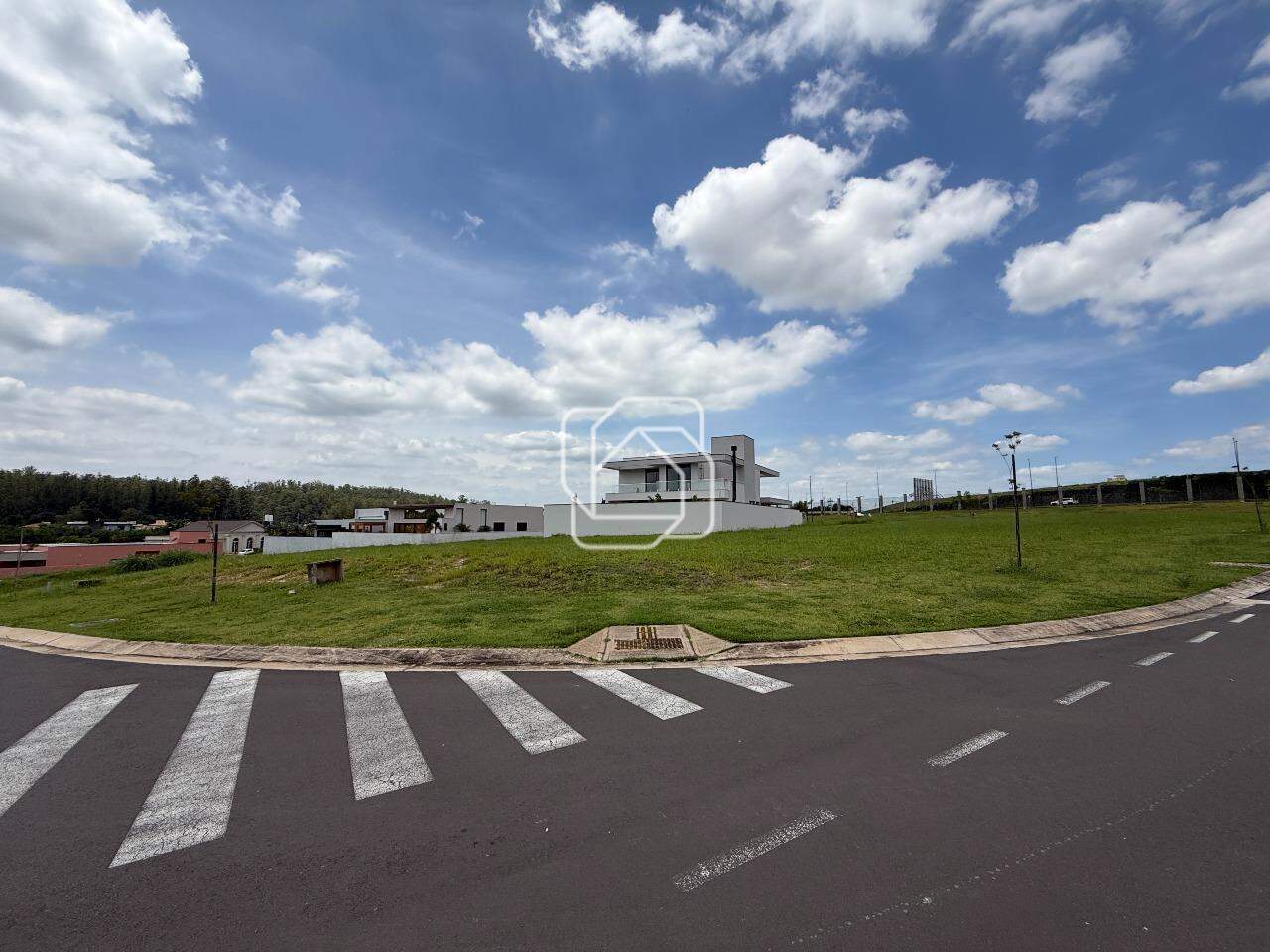 Terreno à venda em Indaiatuba - SP - Parque Villa dos Pinheiros: Visão geral do terreno