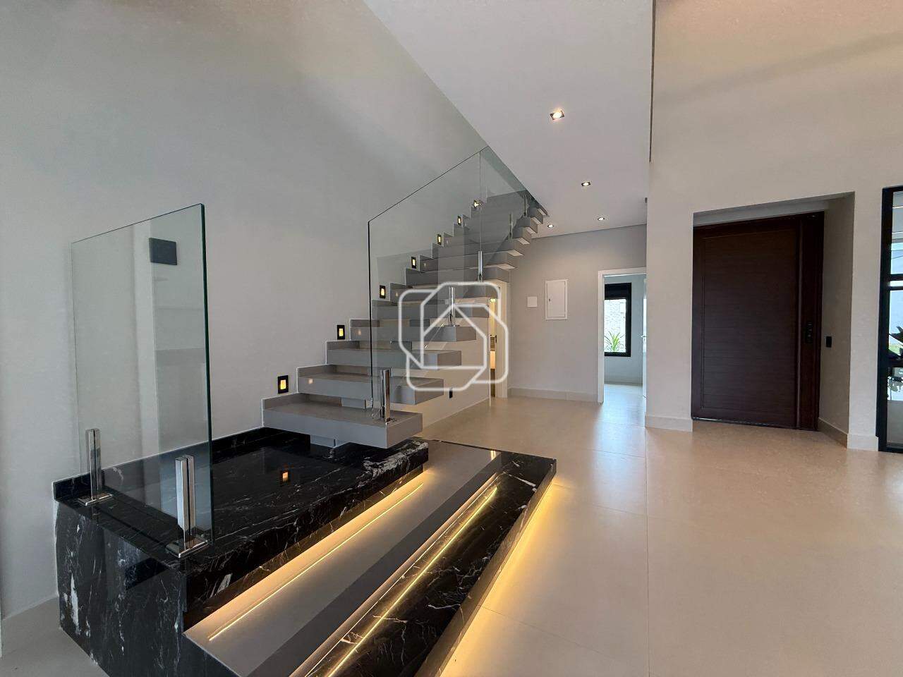 Casa de Condomínio à venda em Indaiatuba - SP - Jardim Residencial Dona Maria Cândida: Escadas